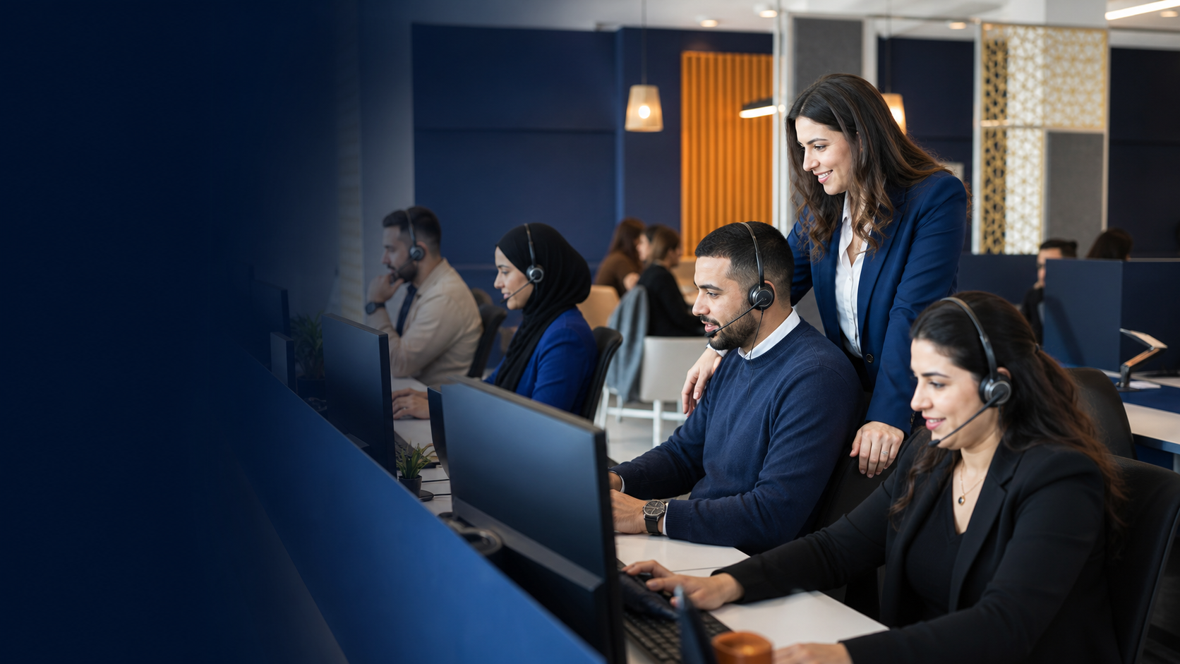 Équipe de conseillers VOCARE 7 dans un centre de contact moderne